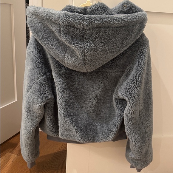 Alo Foxy Sherpa Jacket w/ Removable Hood - Picture 13 of 13